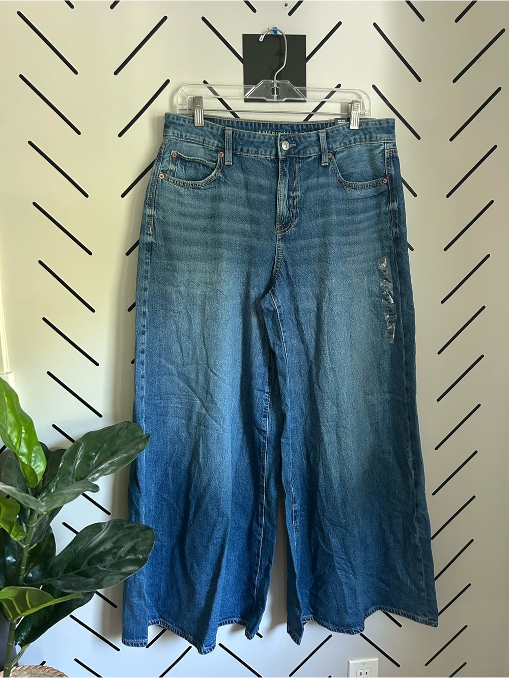 NWT American eagle mid rise a line comfort stretch waistband medium wash jeans